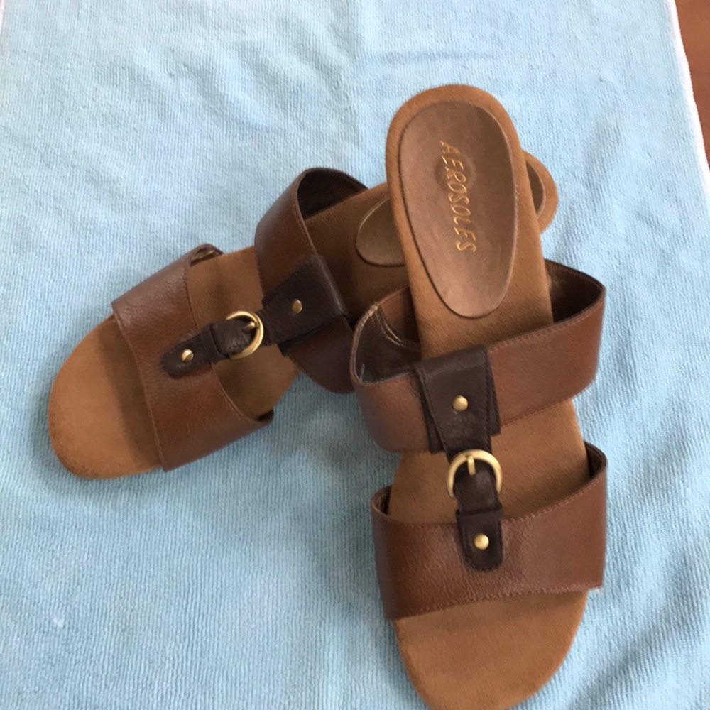 Two tone brown wedge. Cute wedge